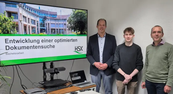 Marc Heines, Lars Kutz und Prof. Dr. Christian Gawron bei der Präsentation der Bachelorarbeit / Foto: Uhl, Hochsauerlandkreis