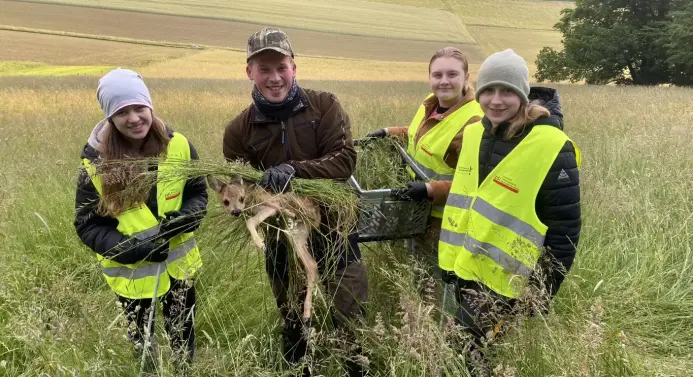 Kooperation mit dem Hegering Remblinghausen: Im Projekt Save the Kitz werden Kids zu Lebensretter