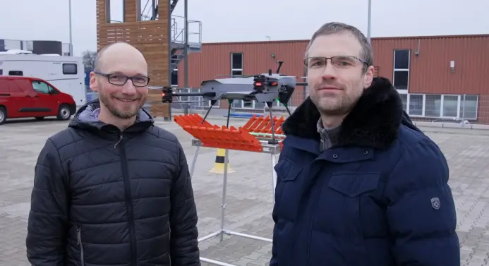 Prof. Dr. Stefan Lier und Prof. Dr. Andreas Schwung forschen an autonomen Drohnen-Fluglinien 