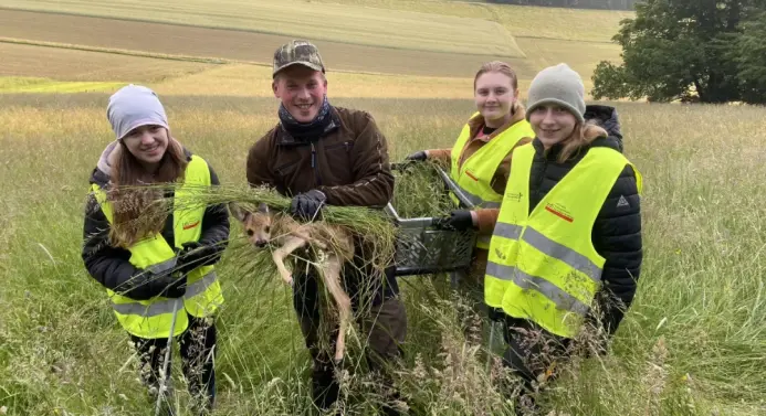 Jugendliche retten Rehkitze mit Hilfe von Drohnen und Wärmebildkameras
