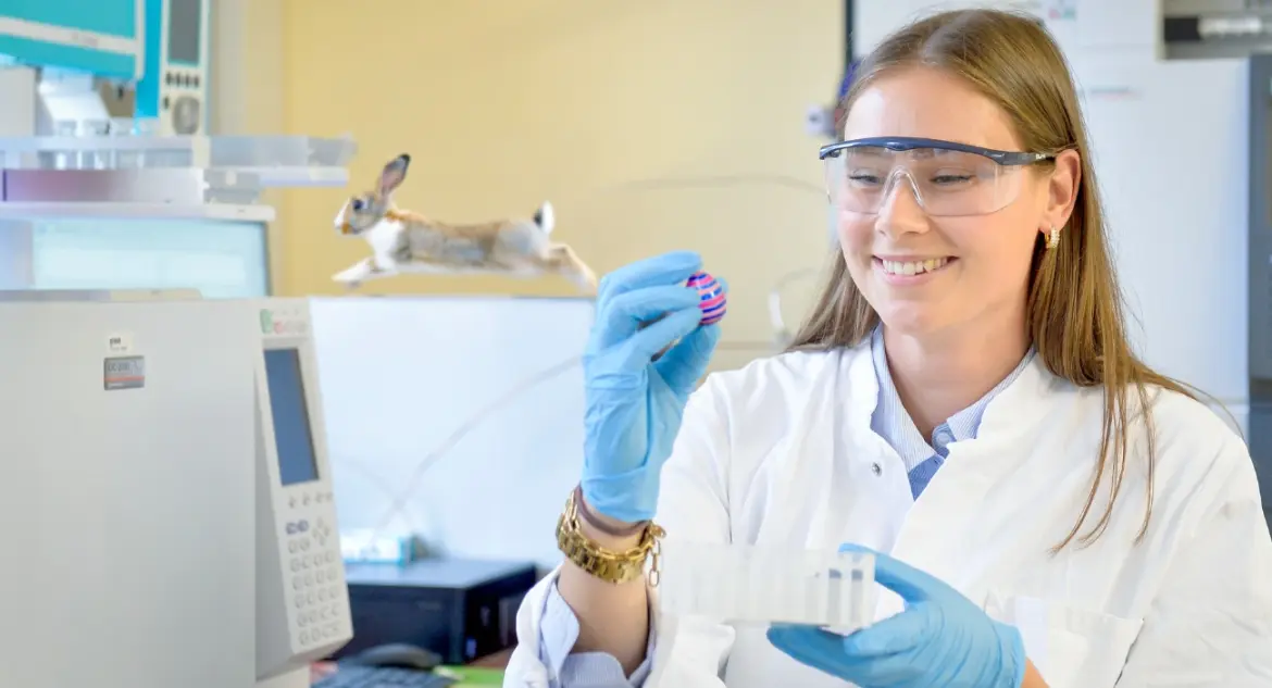 Sylvestermotiv: 2 Hände halten 2 Wunderkerzen