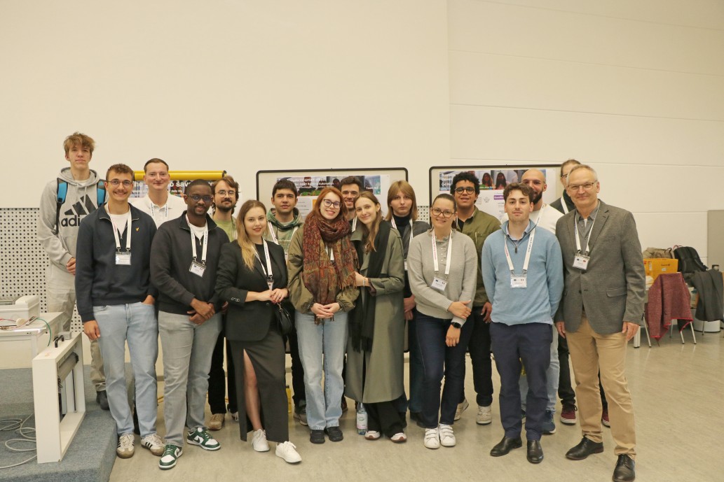 Group of students posing for foto